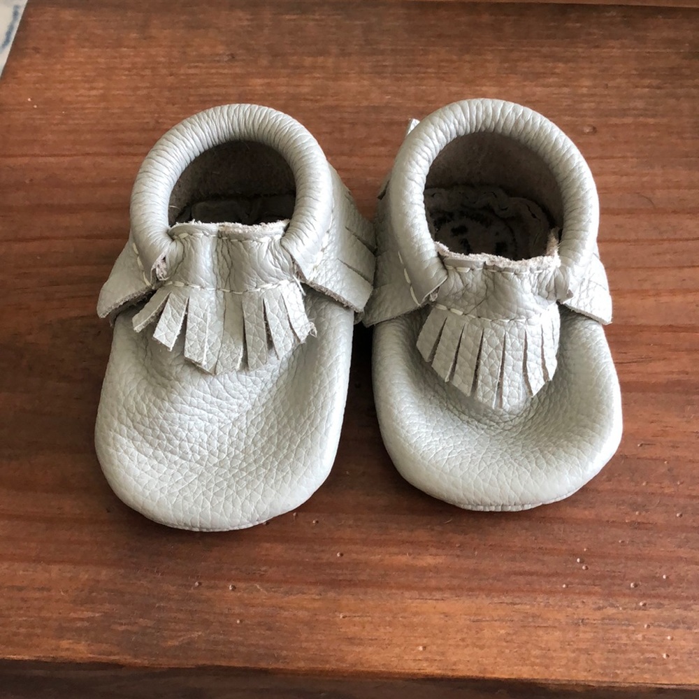Freshly Picked Light grey moccasins size 1